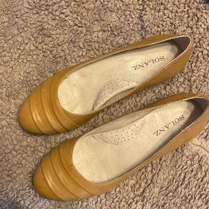 Barley Worn Super Comfy Solanz Flats 8 1/2W
